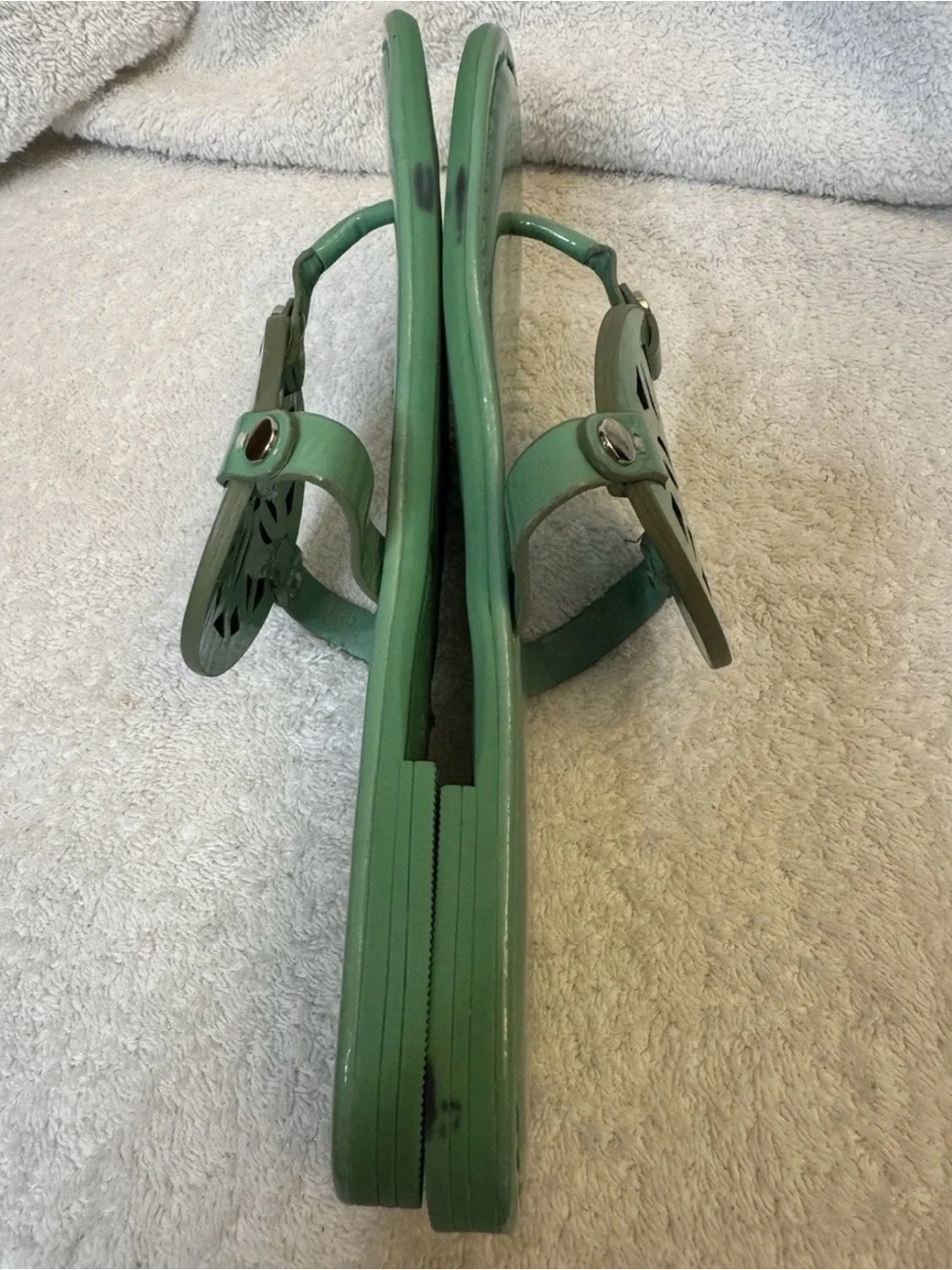 Antonio Melani Medallion Flat Sandals 6.5 Mint Green Patent Leather T-Strap VGC